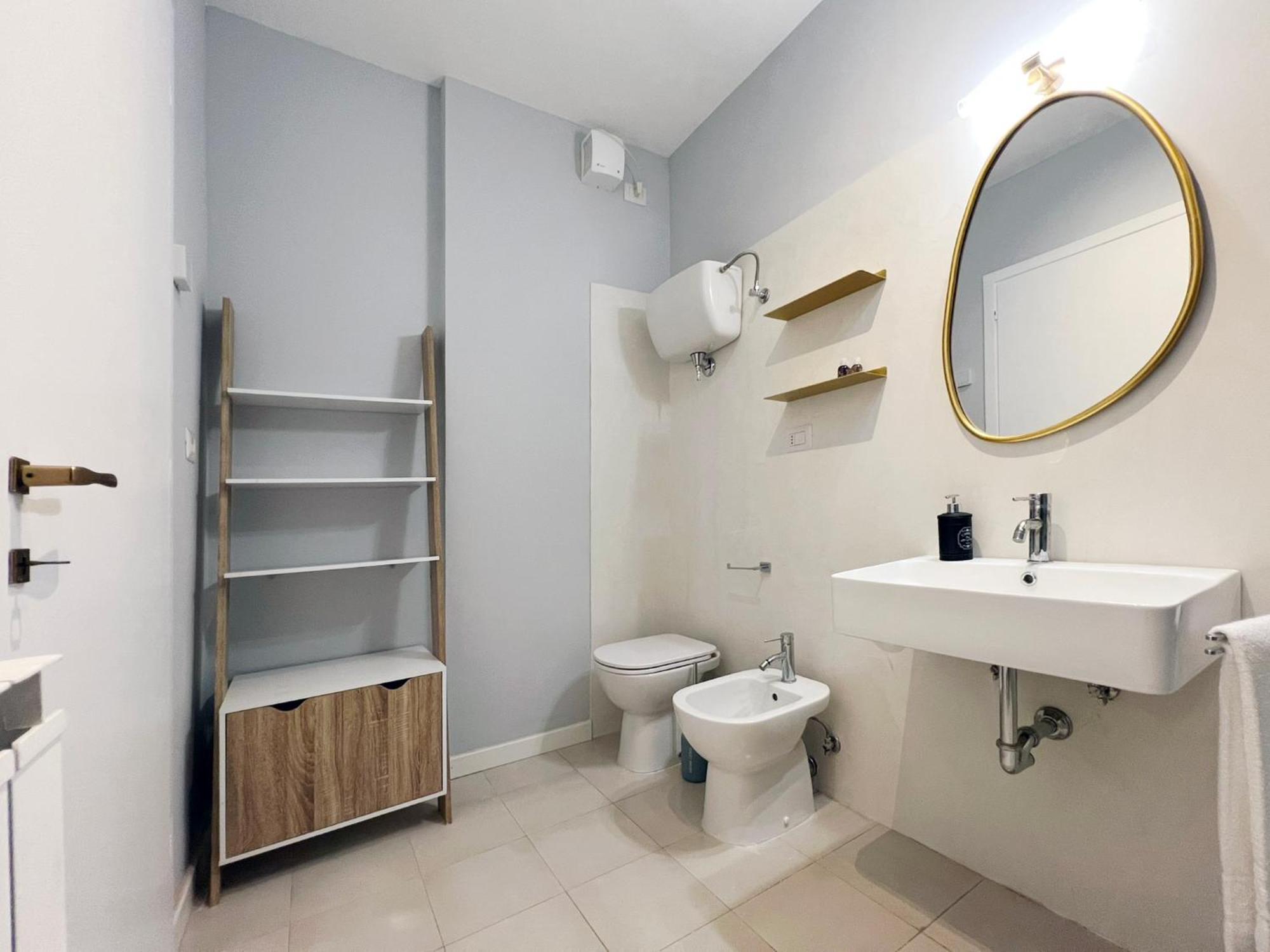 Glamorous Flat With Jacuzzi, King Size Bed And Small Balcony 페루자 외부 사진