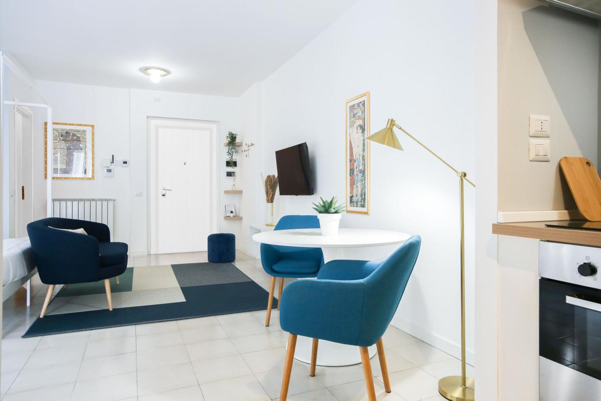 Glamorous Flat With Jacuzzi, King Size Bed And Small Balcony 페루자 외부 사진